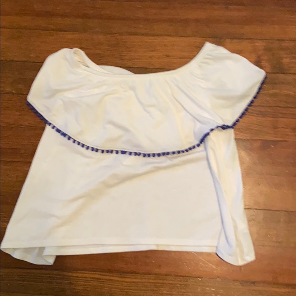 Off the shoulder shirt-girls
